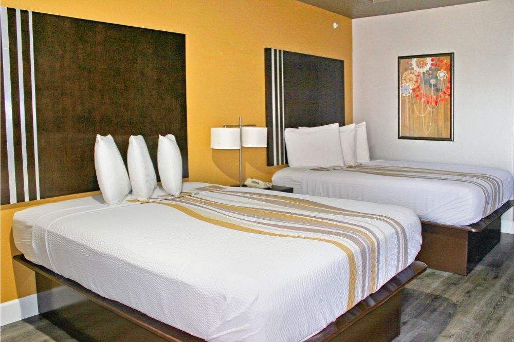Hotel 2-queen-beds